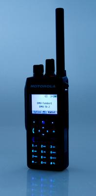 Motorola MTP3250 con pantalla retroiluminada y teclado iluminado